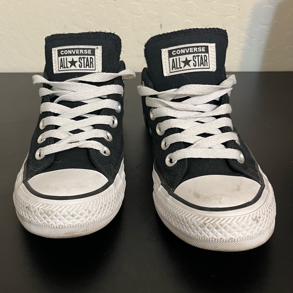 DISCLAIMER: the right shoe is 7.5 and the left is 7. I could not break these in